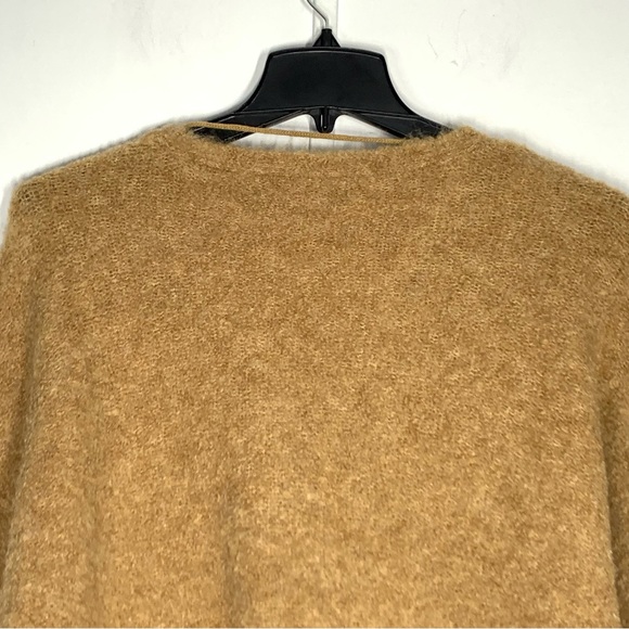 Vero Moda V-Neck Oversized Sweater Recycled Polyester Blend in Tigers Eve - Picture 8 of 14